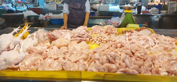 ตลาดสดพรานนก ตลาดเช้า กรุงเทพ ร้านไก่สด