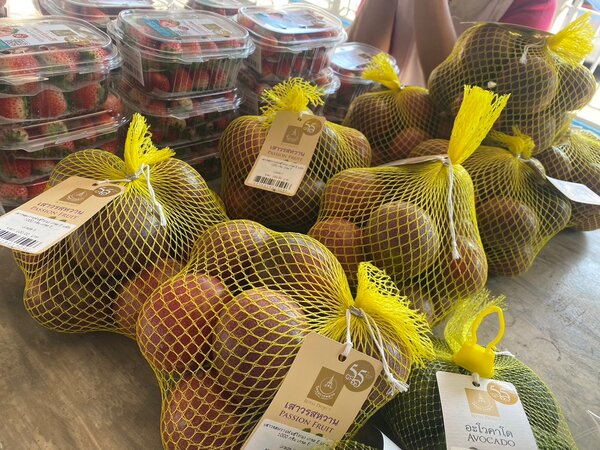 ตลาดเกษตรกร ตลาดสินค้าเกษตร ผลไม้โครงการหลวง