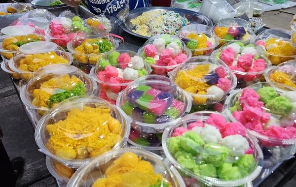 ตลาดเรืองไทย ตลาดเช้า นครสวรรค์ ร้านขนมไทย