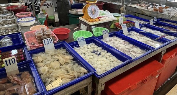 ตลาดเจริญผล ตลาดเช้า ปทุมธานี ร้านของทะเลสด