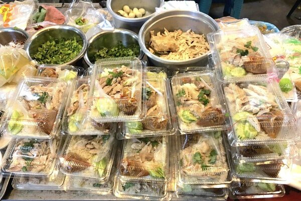 ตลาดเรืองไทย ตลาดเช้า นครสวรรค์ ร้านข้าวกล่อง