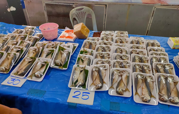 ตลาดอุดมสวัสดิ์ ตลาดเย็น เชียงราย ร้านปลาทู
