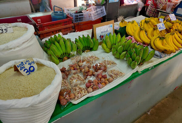 ตลาดอุดมสวัสดิ์ ตลาดสด ช่วงเย็น ร้านผลไม้