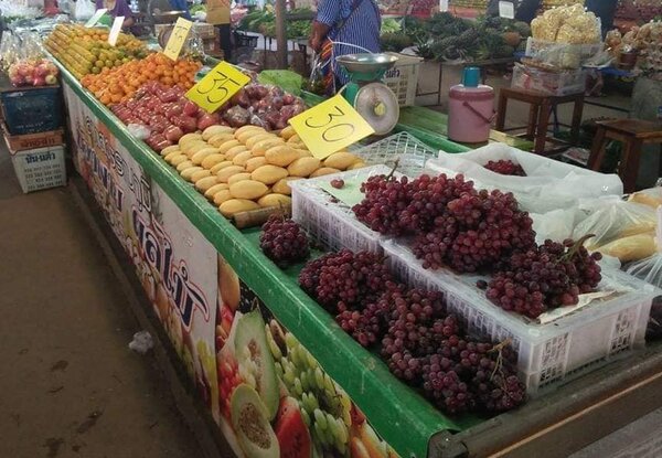 ตลาดสุวรรณภูมิ ตลาดเช้า กำแพงเพชร ร้านผลไม้