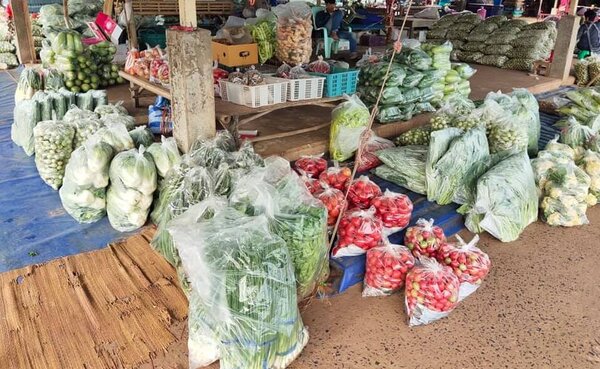 ตลาดกลางผักและผลไม้ ร้านผักยกถุง