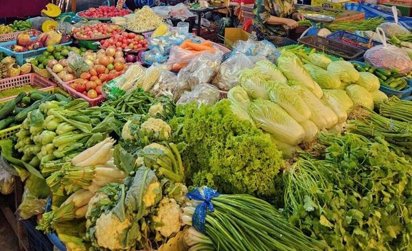 ตลาดเรืองไทย ตลาดสด นครสวรรค์ ร้านผักสด