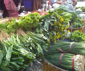 ตลาดสดบึงกาฬ หรือ ตลาดสดเทศบาลเมืองบึงกาฬ อยู่ใกล้กับโรงพยาบาลบึงกาฬ