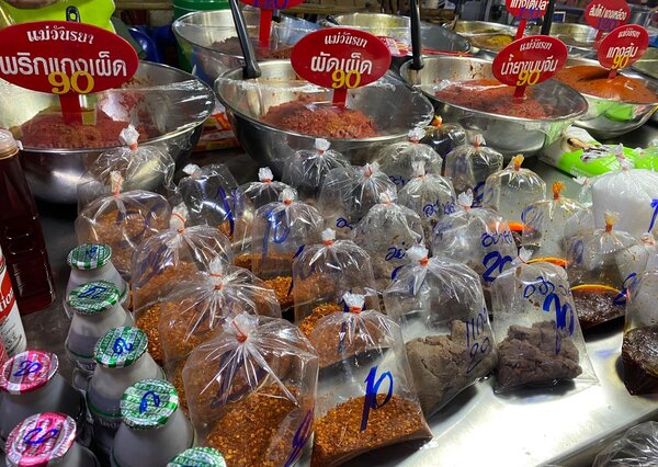 ตลาดเจริญศรี อุบลราชธานี ร้านพริกแกง