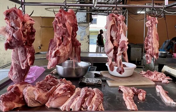 ตลาดเจริญผล ตลาดสด ปทุมธานี ร้านหมูสด