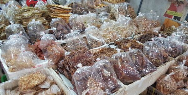 ตลาดณัฐพงษ์ (ชูเดช) ตลาดสด หนองบัวลำภู ร้านปลาหมึกแห้ง