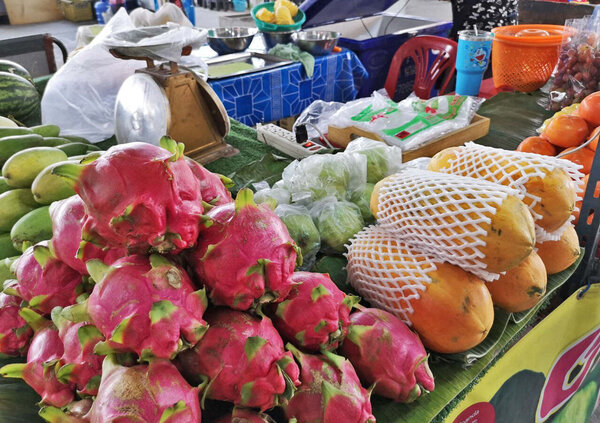 ตลาดคลองหลวง ตลาดแถวคลองหลวง ร้านผลไม้