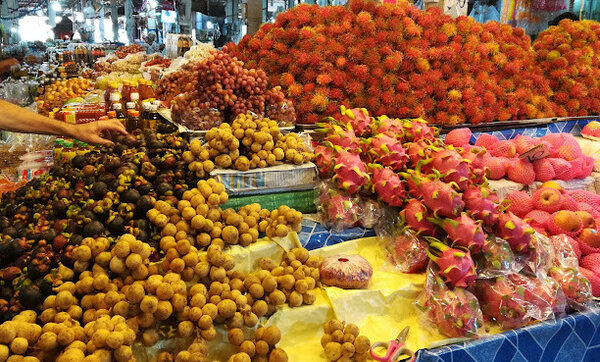 ตลาดณัฐพงษ์ (ชูเดช) ตลาดสด หนองบัวลำภู ร้านผลไม้