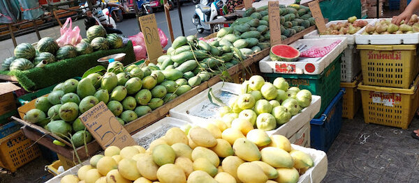 ตลาดท่าดินแดง ตลาดสด ท่าดินแดง ร้านผลไม้