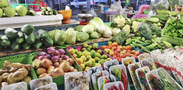 ตลาดคลองหลวง ปทุมธานี ร้านผัก