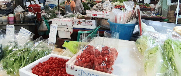 ตลาดสดกรุงธน ตลาดอาหารสด ย่านบางพลัด ร้านผัก