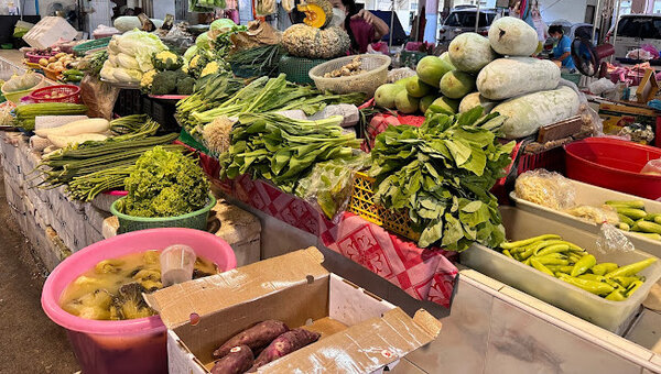 ตลาดท่าดินแดง ตลาดสด ท่าดินแดง ร้านผัก