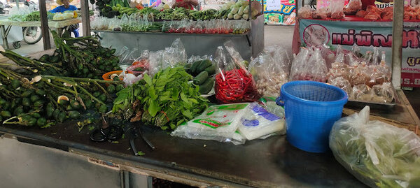 ตลาดสดเทศบาลตำบลบัวเชด ตลาดสด สุรินทร์ ร้านผักสด