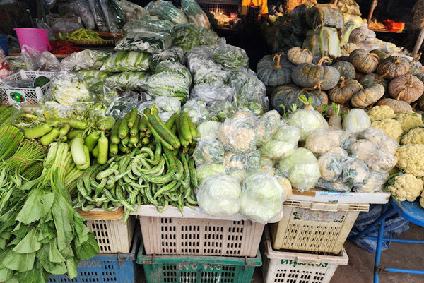ตลาดสดนครไทย ตลาดสด พิษณุโลก ร้านผักสด