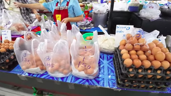 ตลาดกรุงธน ร้านไข่สด
