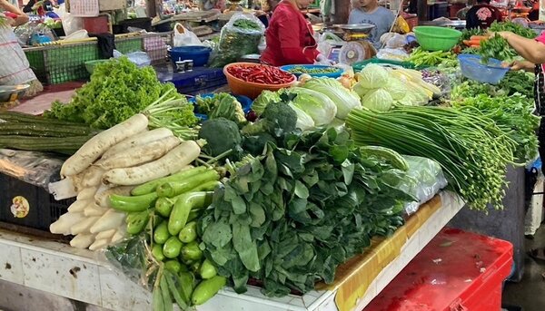 ตลาดแม่แดง ตลาดสด ระยอง ผักต่างๆ