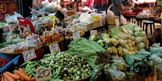 ตลาดสดเพชรสีมา ตลาดสดโคราช ผักสด