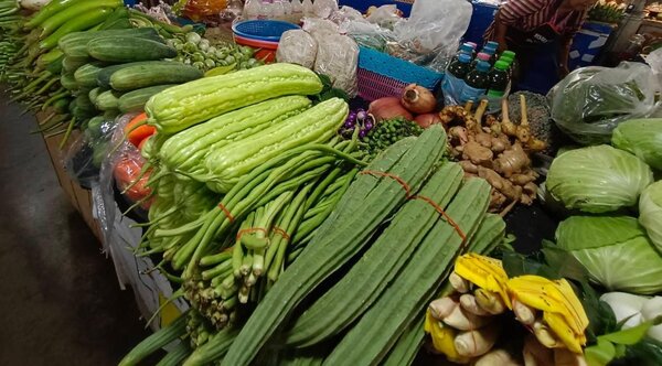 ตลาดสระครก ตลาดสดโคราช ผักสด
