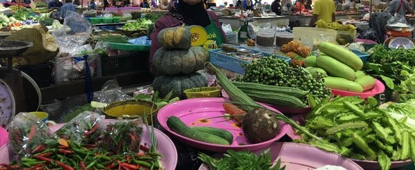 ตลาดสดกราภูงา ตลาดสด พังงา ผักสมุนไพร