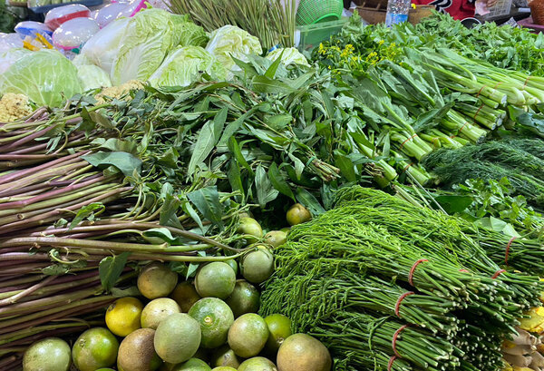 ตลาดสระครก ตลาดสดโคราช ผักสวนครัว