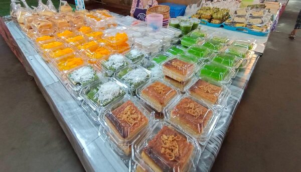 ตลาดสระครก หรือ ตลาดโฮมการ์เด้นวิลล์ สระครก ร้านขนมหวาน