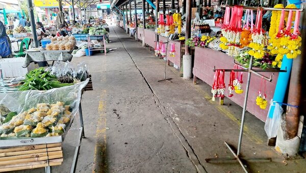 ตลาดสดเทศบาลตำบลท่าตูม หรือ ตลาดสด ท่าตูม ร้านขายของในตลาด