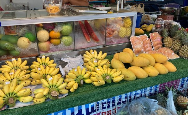 ตลาดบัวขาวมาร์เก็ต ตลาดสด บางละมุง ร้านผลไม้