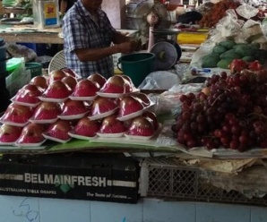 ตลาดสดตาก ตลาดสดเทศบาลตำบลแม่ต้าน ตลาดอยู่ใกล้กับที่ว่าการอำเภอท่าสองยาง