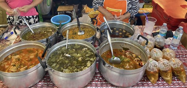 ตลาดเอกสิน ระยอง ร้านอาหารปรุงสุก