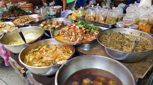 ตลาดบัวขาวมาร์เก็ต ตลาดเมืองพัทยา ร้านอาหารปรุงสุก