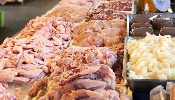 ตลาดสระครก ตลาดเย็นโคราช ร้านไก่สด