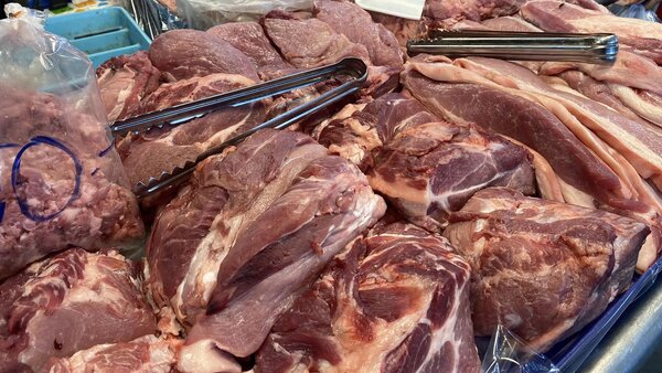 ตลาดสระครก ตลาดเช้าโคราช หมูสด