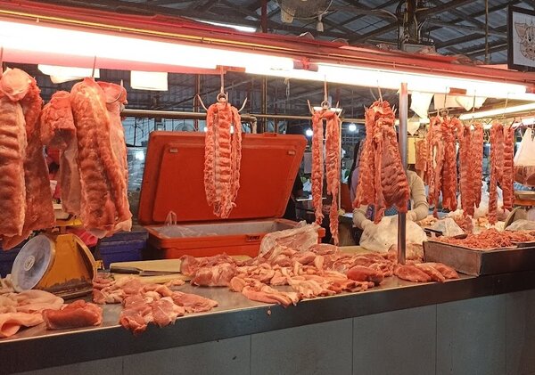 ตลาดแม่แดง ตลาดเช้า ระยอง หมูสด