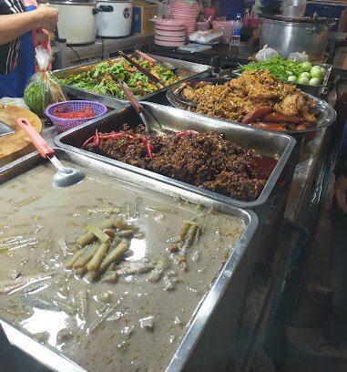 ตลาดสดเพชรสีมา ตลาดเช้านครราชสีมา อาหารปรุงสุก