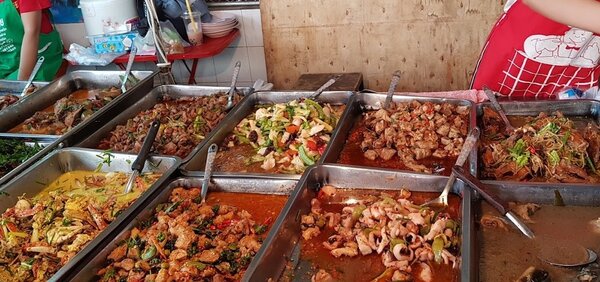 ตลาดสดเทศบาลเมืองคง ตลาดสดในโคราช อาหารปรุงสุก