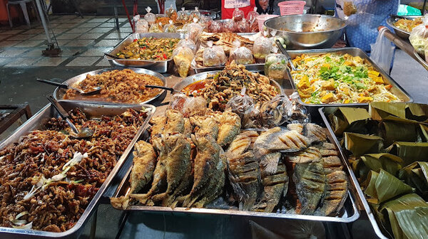 ตลาดนครหลวง ตลาดสด จรัญสนิทวงศ์ อาหารปรุงสุก